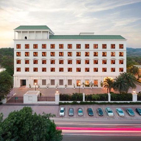 Dlf Club 3 Hotel Gurgaon Luaran gambar