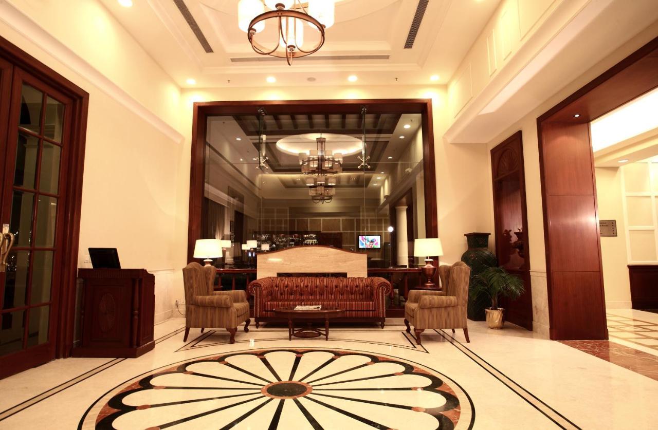 Dlf Club 3 Hotel Gurgaon Luaran gambar