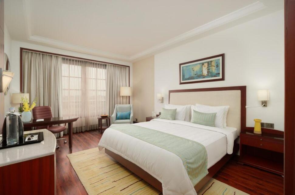 Dlf Club 3 Hotel Gurgaon Luaran gambar